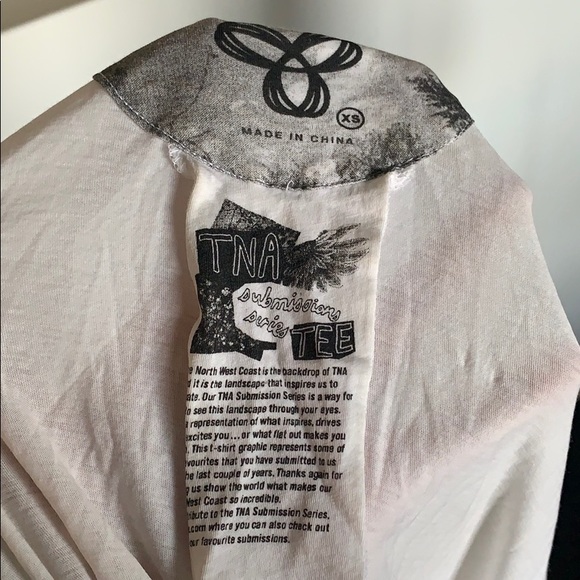 Limited edition TNA oversized t-shirt - Picture 3 of 3